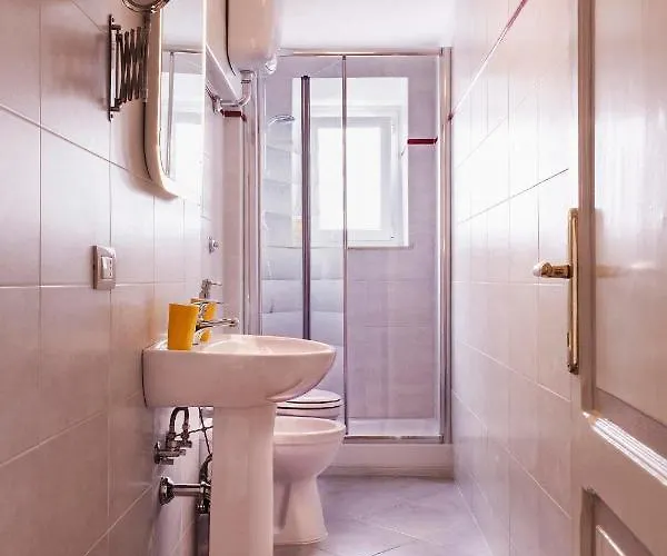 Trasteverehome - Colorful And Relaxing Apartment In Trastevere Апартаменты Рим